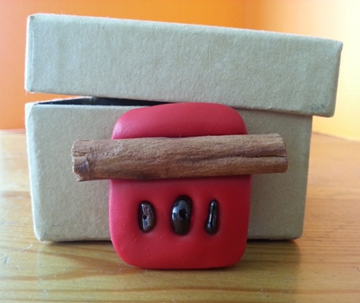 [spice] cinnamon with garnet gemstone brooch *